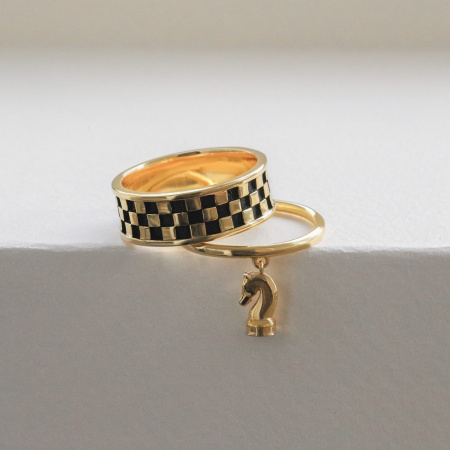 Кольцо Chess с конем в покрытии золотом