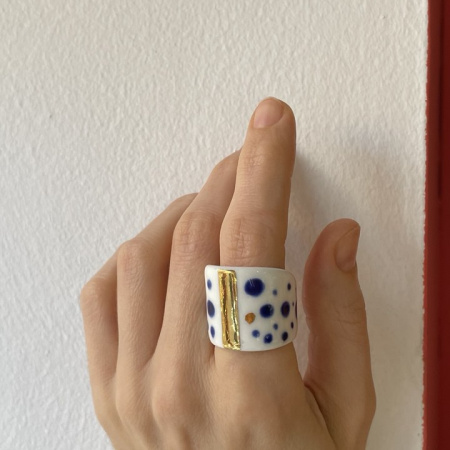 Кольцо кобальтовые пятнышки