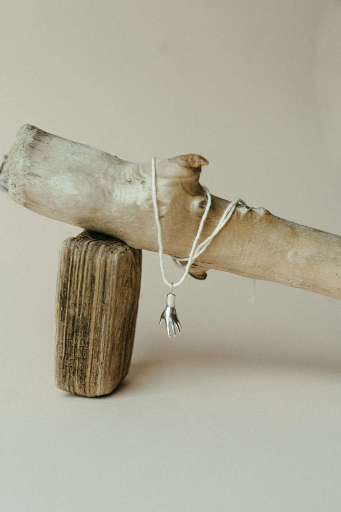 Серебряный кулон Гармония открытая рука