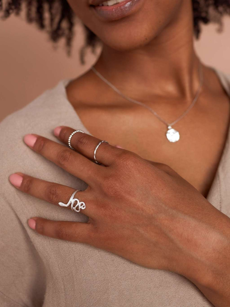 Серебряное кольцо Змейка 