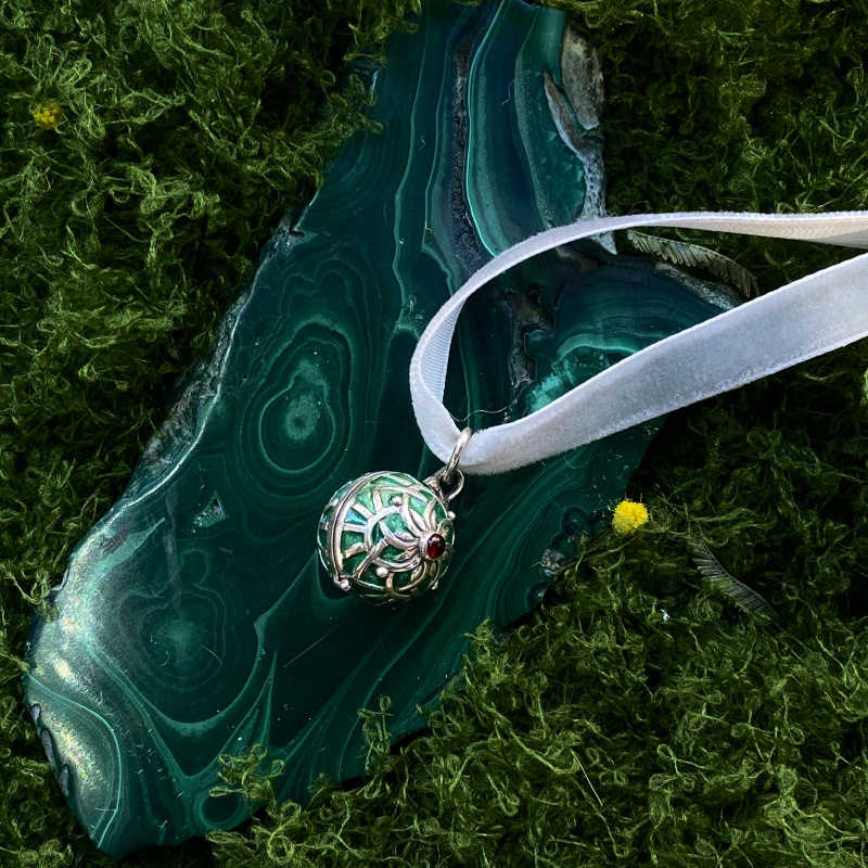 Медальон Большой хранитель на ленте зелёный