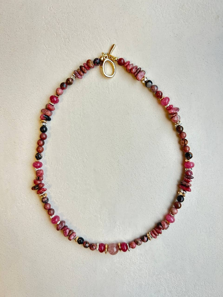 Колье из родонита