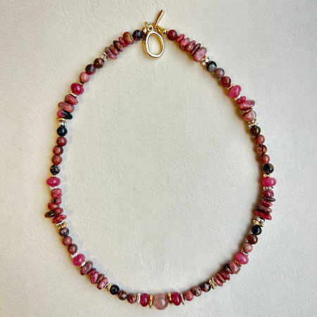 Колье из родонита