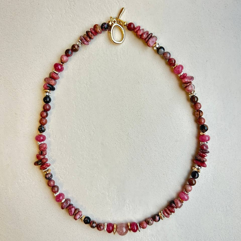 Колье из родонита