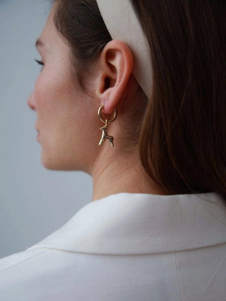 Моносерьга Ход конём в покрытии золотом