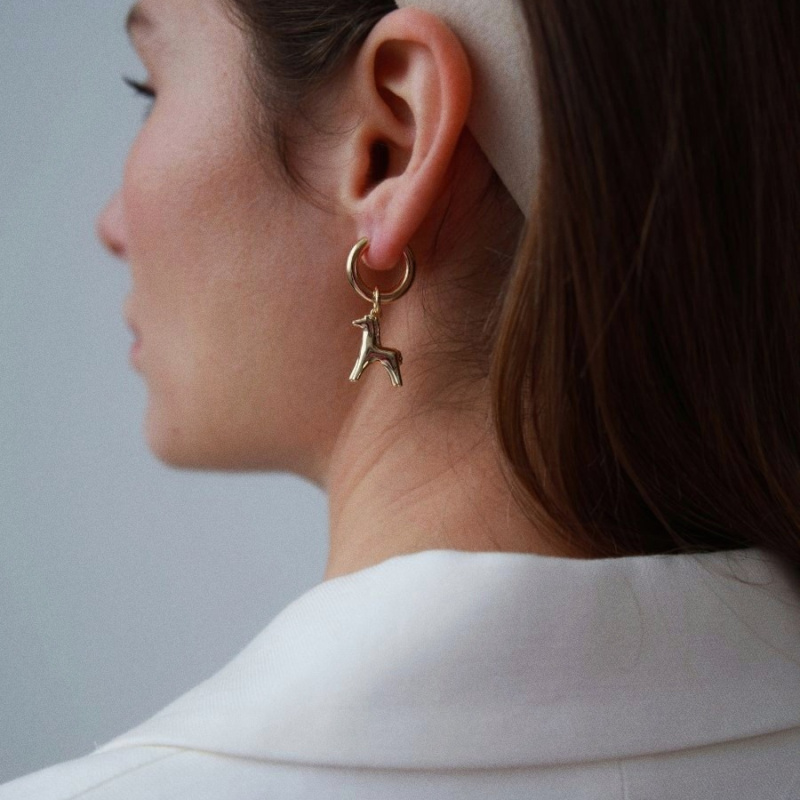 Моносерьга Ход конём в покрытии золотом