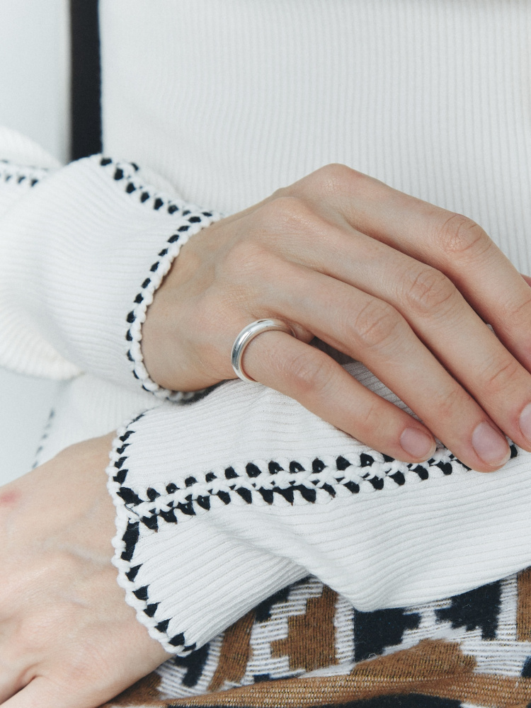 Серебряное кольцо Гладь