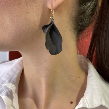 Серьги Листики чёрные матовые