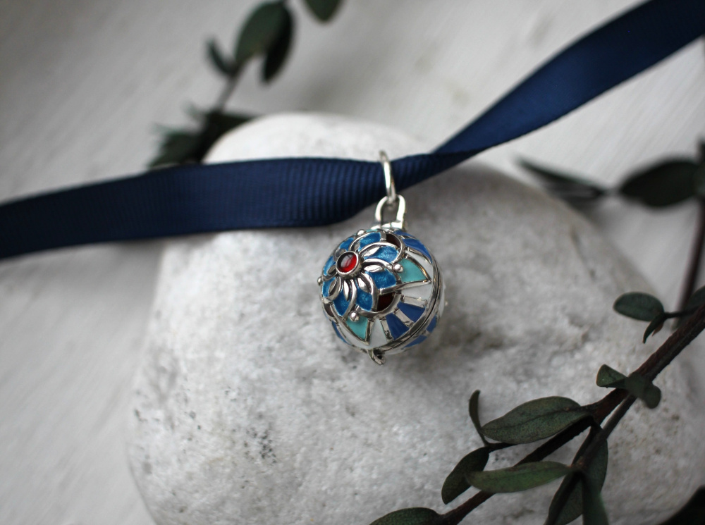 Серебряный медальон Большой хранитель на ленте синий