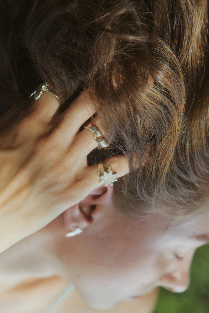 Серебряное кольцо Искра с хризолитом