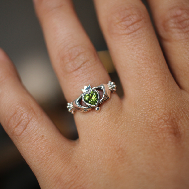 Кольцо Кладдахское с хризолитом