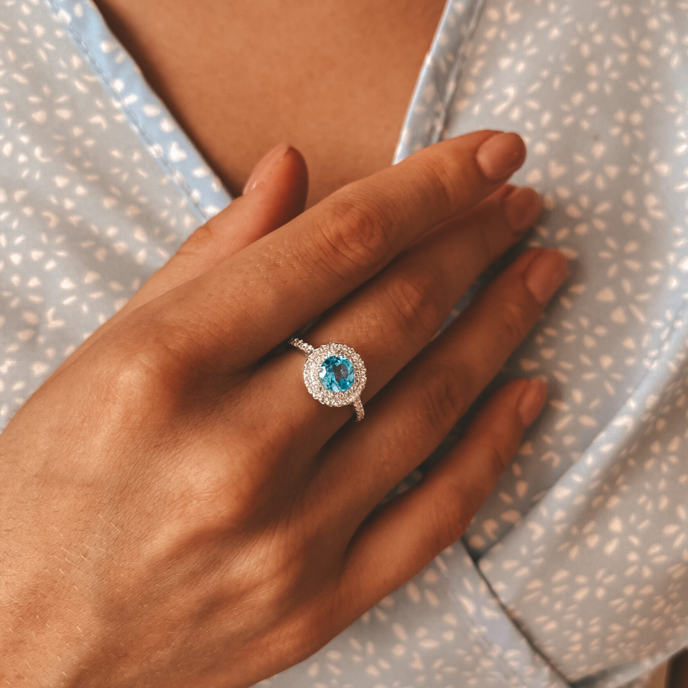 Серебряное кольцо Сияние с топазом