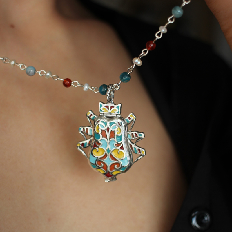 Медальон с тайником Мистер Жук