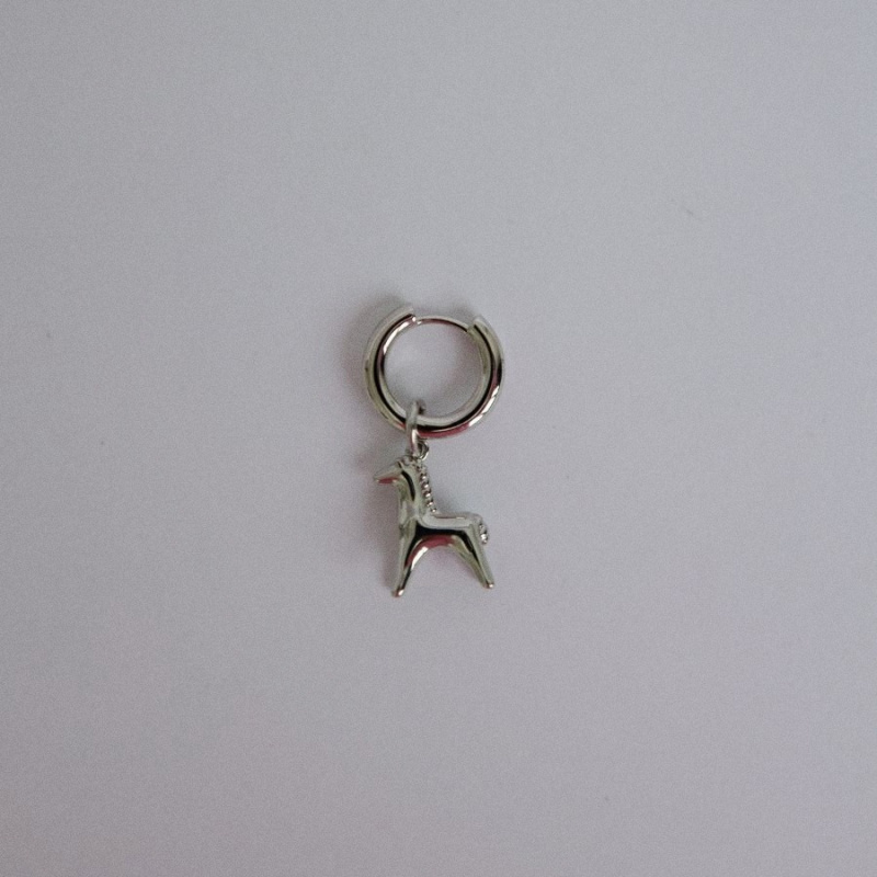 Моносерьга Ход конём