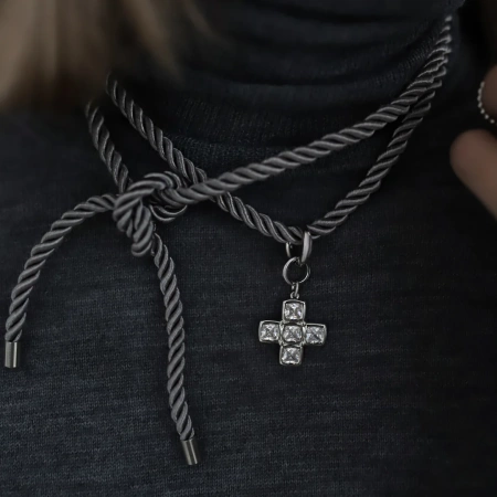 Колье-шнур с подвеской Shine cross grey