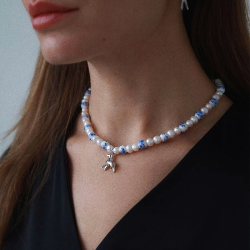 Чокер Гжель-конь с жемчугом и керамикой