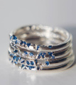 Кольцо с вплавленными синими камнями