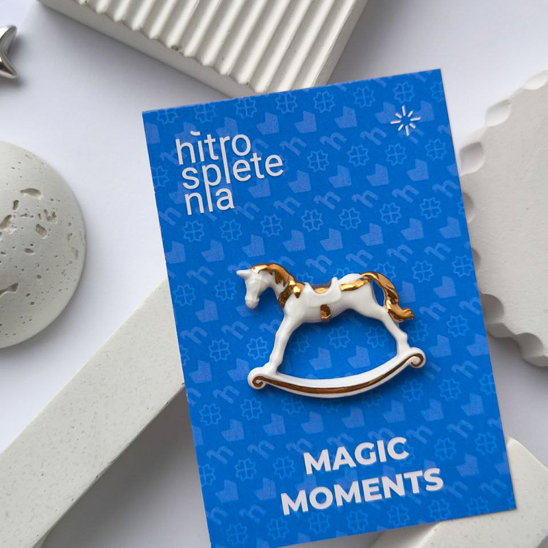 Фарфоровая брошь Rocking Horse White