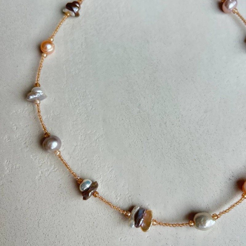 Колье Камела из цирконов и жемчуга