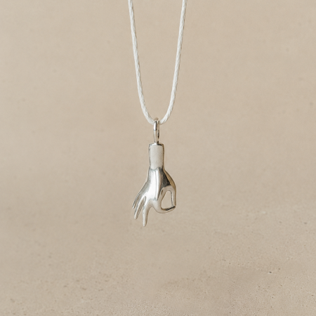 Кулон Мантра рука сомкнутая