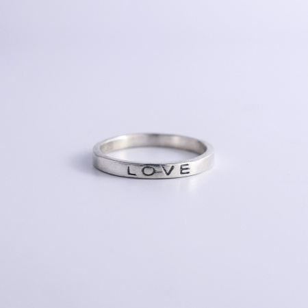 Кольцо с гравировкой слова Любовь (Love)