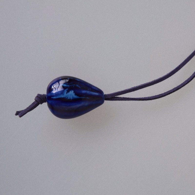 Кулон на шнурке Тифлис с семечкой в синем цвете