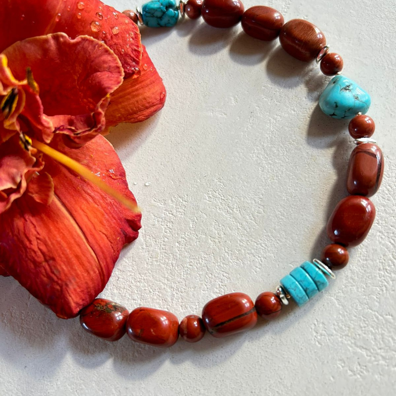 Колье с красной яшмой и бирюзовым турквенитом 