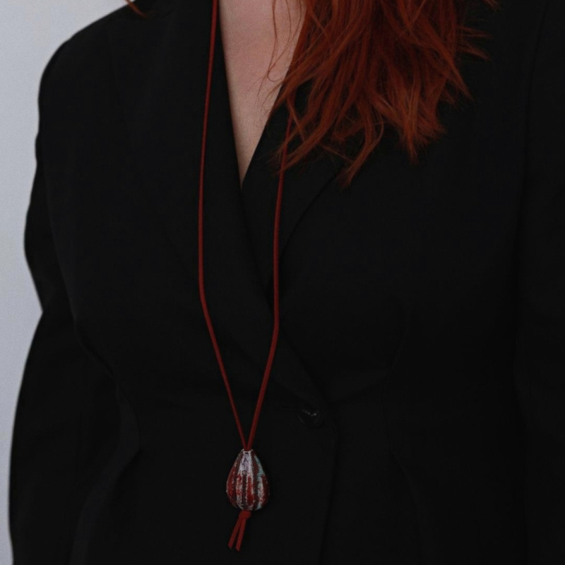 Кулон на шнурке Тифлис с семечкой в винном цвете