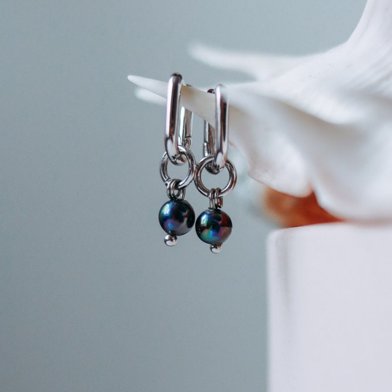 Серьги И в пир, и в мир, и в путешествие с чёрным жемчугом 