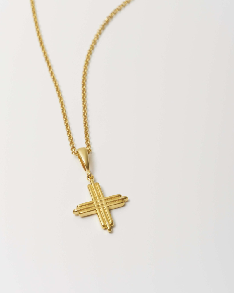 Серебряная подвеска-крест на цепочке в покрытии золотом (CROCE)