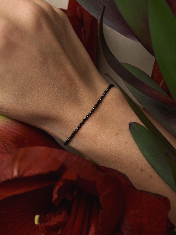 Браслет Long чёрная шпинель крупная