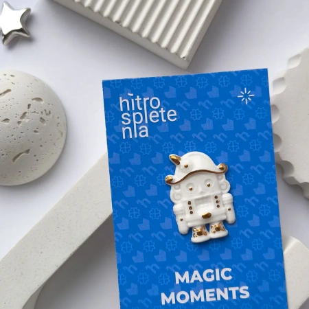 Фарфоровая брошь Nutcracker