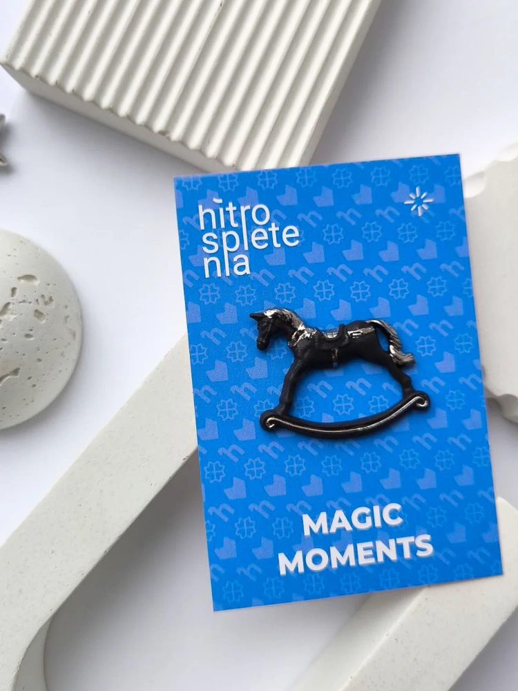 Фарфоровая брошь Rocking Horse Black