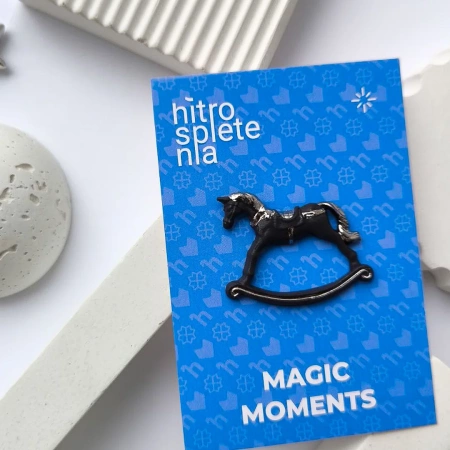 Фарфоровая брошь Rocking Horse Black