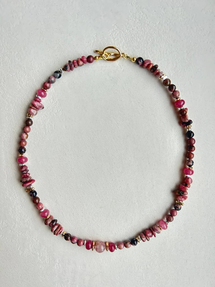 Колье из родонита