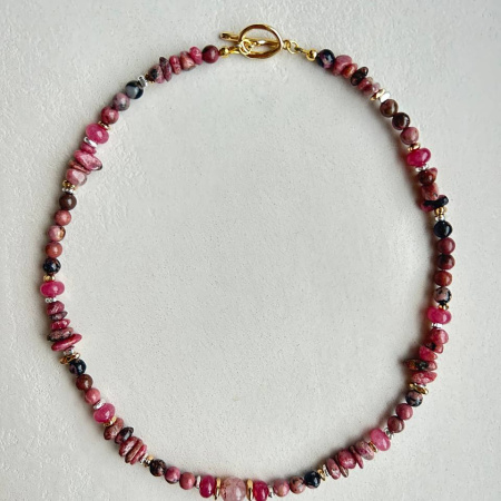 Колье из родонита