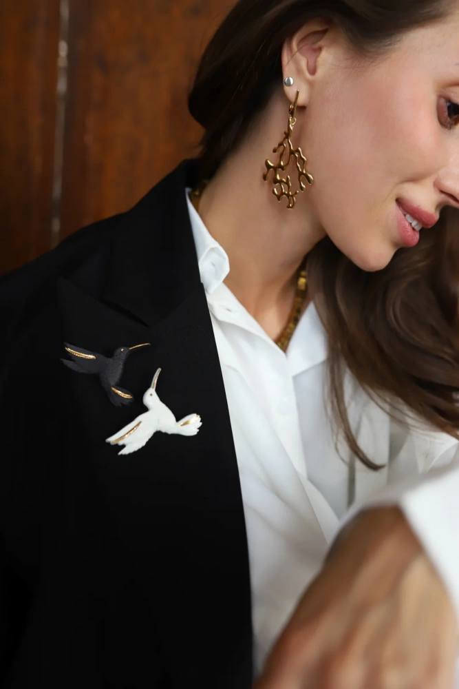 Фарфоровая брошь Колибри белая 