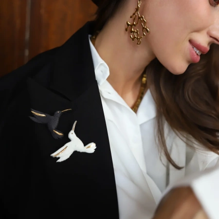 Фарфоровая брошь Колибри белая 