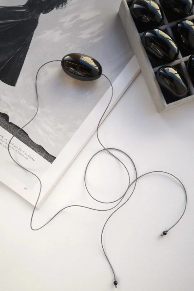 Колье-шнур Dark stone