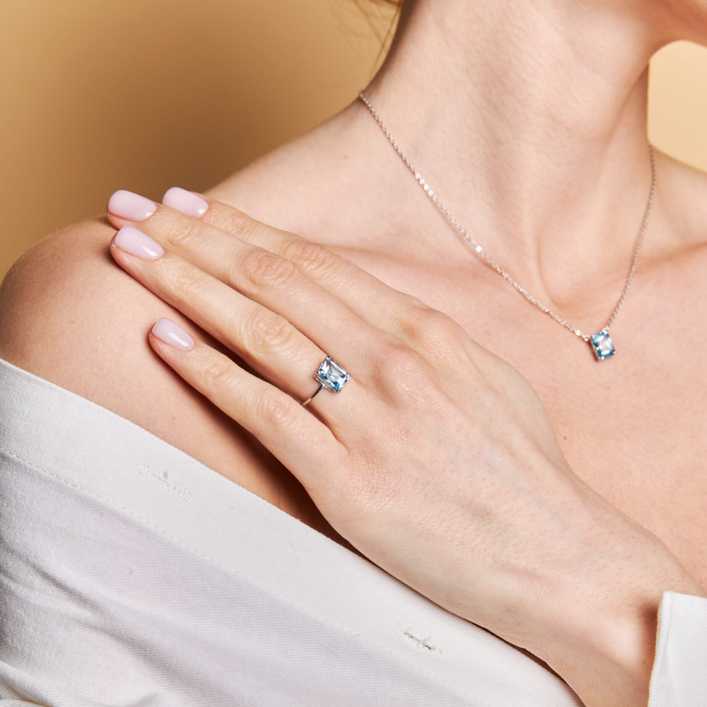 Серебряное кольцо Лондон с голубым топазом