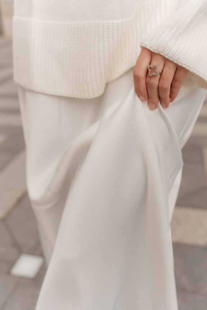 Серебряное кольцо с рельефным цветком 