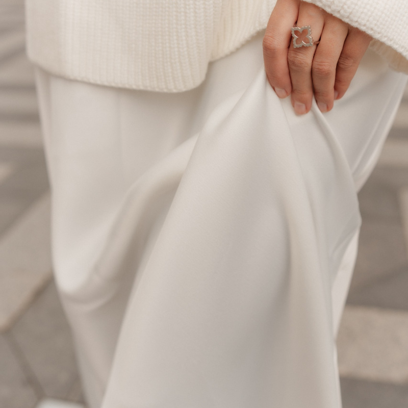 Кольцо с рельефным цветком 