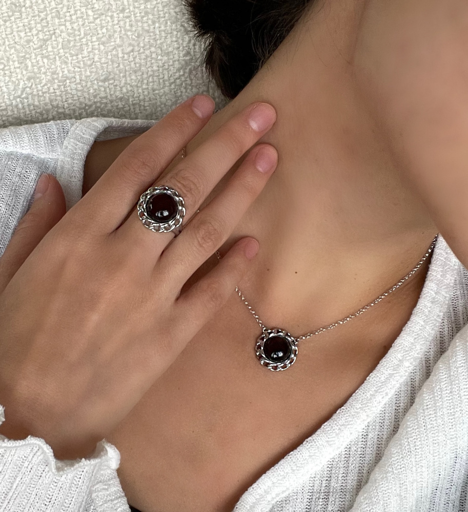 Серебряное кольцо Классика с янтарем 