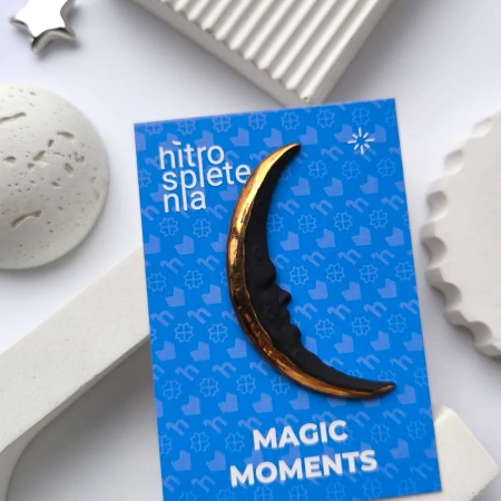 Фарфоровая брошь Луна чёрная