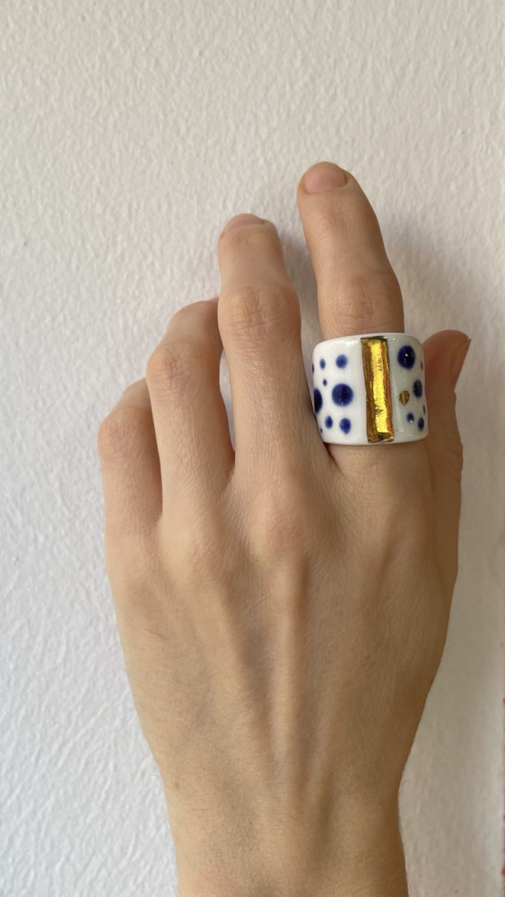 Кольцо кобальтовые пятнышки