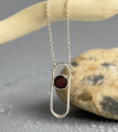 Серебряное колье овальное с кругом из янтаря
