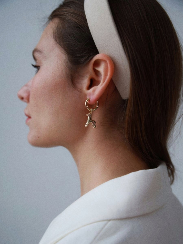 Моносерьга Ход конём в покрытии золотом