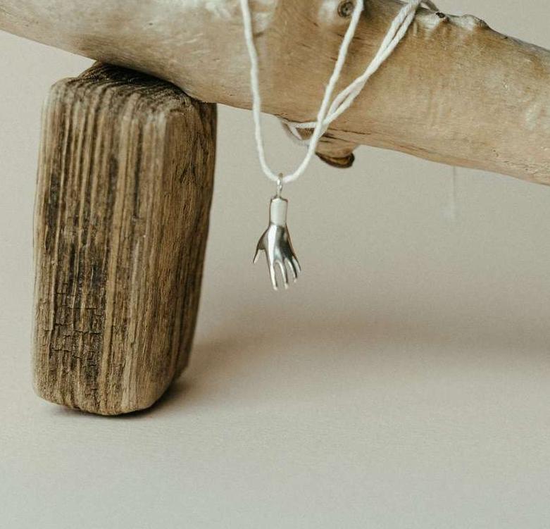 Серебряный кулон Гармония открытая рука