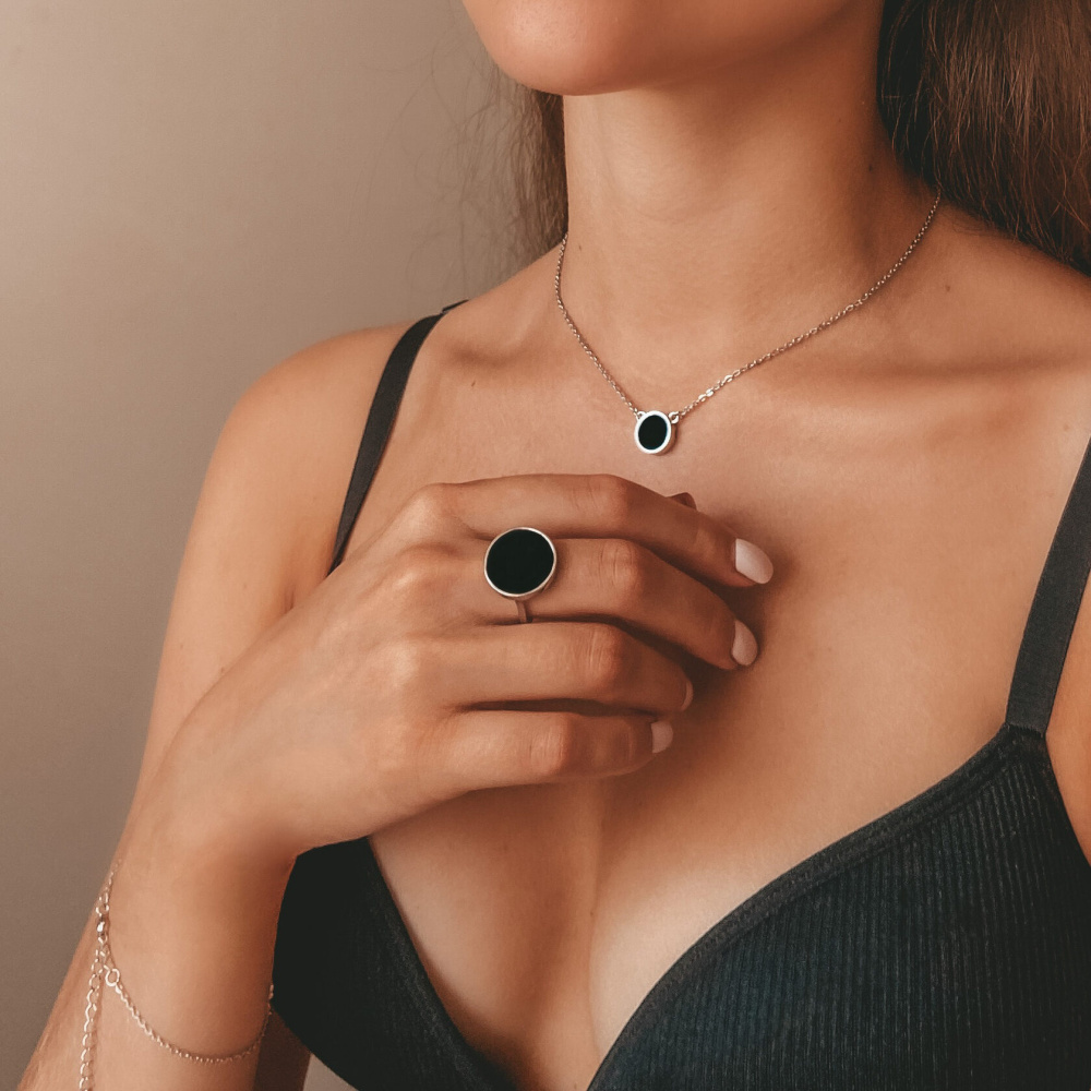 Серебряное колье Диск с ониксом S