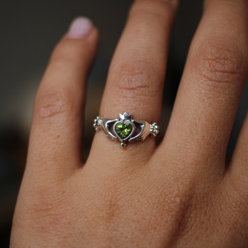 Кольцо Кладдахское с хризолитом